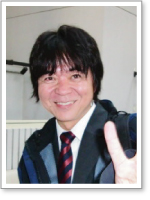 �������q